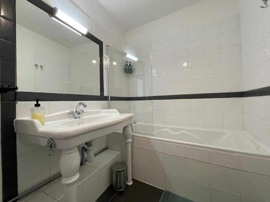 L'Appartement Tomey Avec Parking Carcassonne Esterno foto